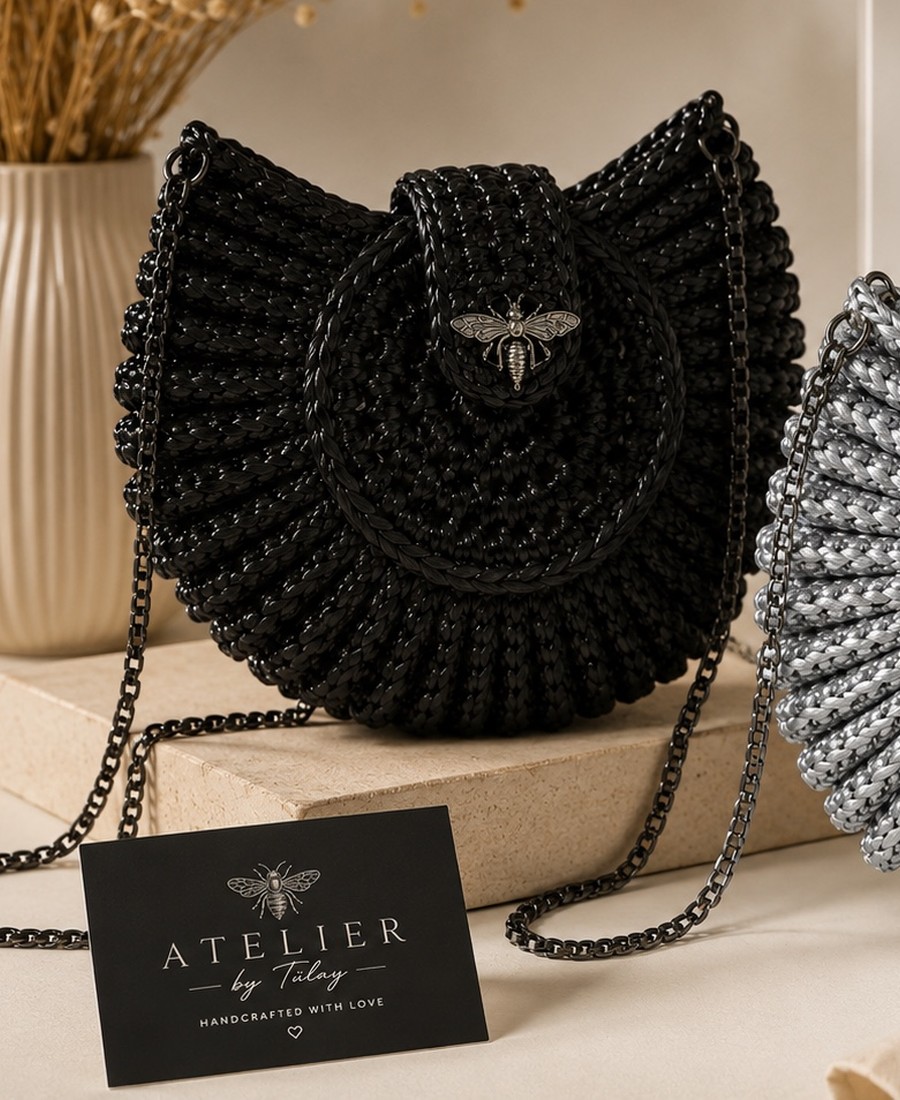 Schwarze handgefertigte Tasche