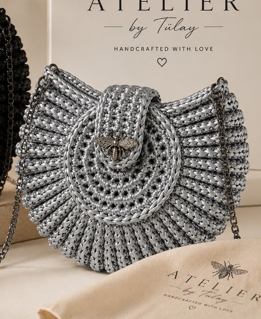 Silberne handgefertigte Tasche